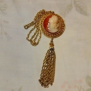 Singed Art Co. Vintage Arthur Pepper gold tone chain with left facing Cameo Pend